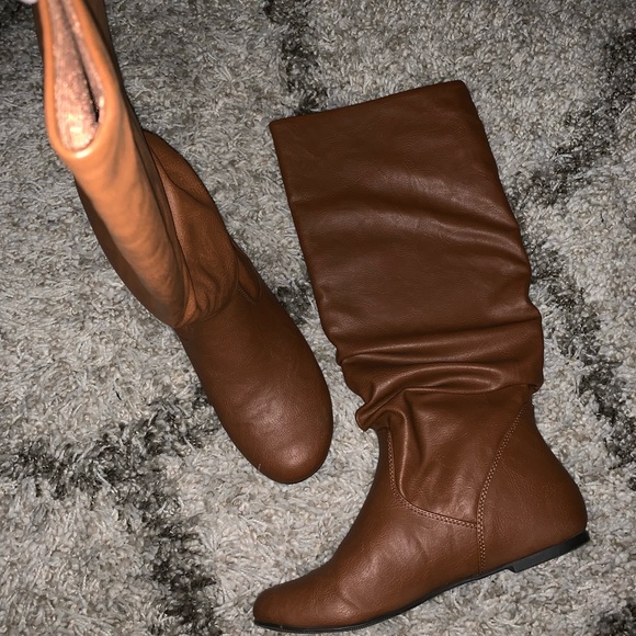 Women’s Tan leather boot - Picture 2 of 3